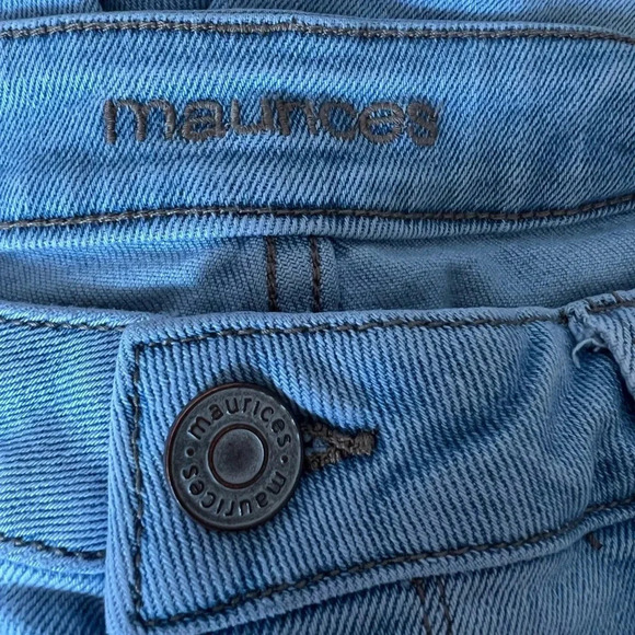 Maurices Denim Distressed Shorts Light Wash Size 8 - Picture 3 of 4